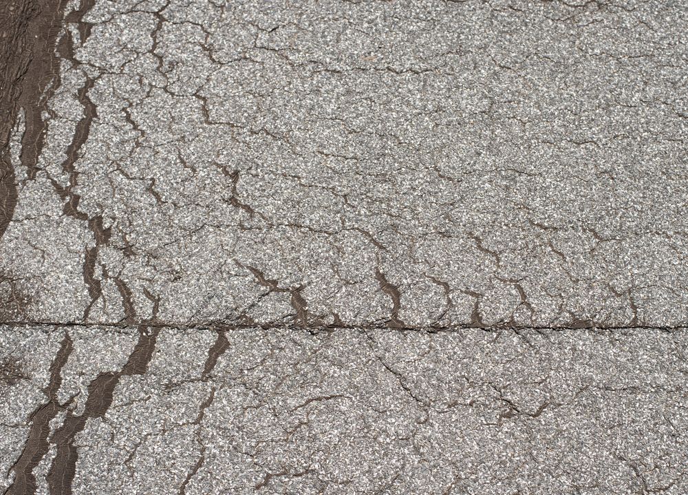 Daklekkage door scheuren in plat dak Born Losliggend dakleer op plat dak in Born