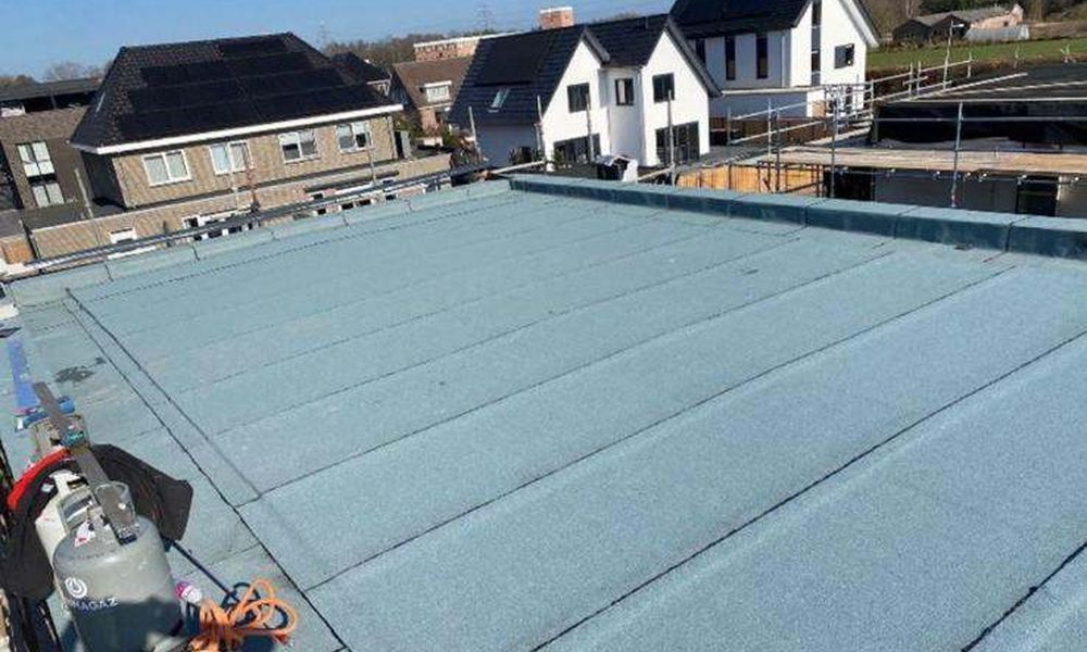 Nieuw dak in Born laten aanleggen Geheel nieuw plat dak aangelegd